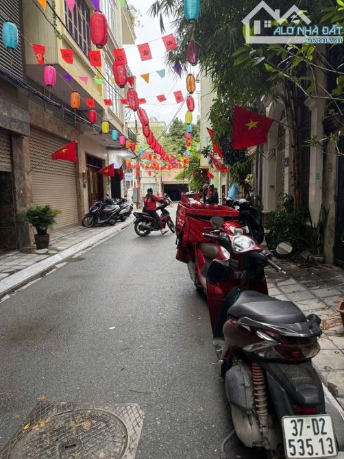 BÁN NHÀ - QUẦN NGỰA - BA ĐÌNH- 80 M - 4 TẦNG - MẶT TIỀN 4.5 M - 40 TỶ - PHÂN LÔ - Ô TÔ