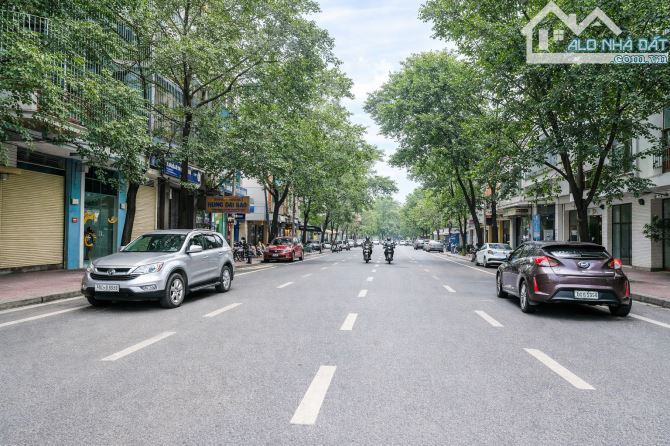 MẶT PHỐ LA THÀNH 9 TẦNG XÂY MỚI 2 MẶT TIỀN TRƯỚC SAU – VỊ TRÍ ĐẸP VỈA HÈ RỘNG