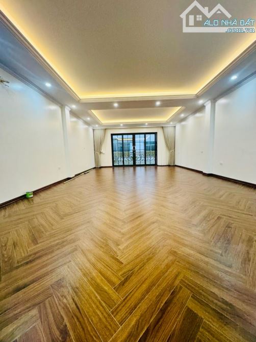 Bán nhà Mặt Phố Tân Mai, Đền Lừ, 50m2 x 6 tầng, mt 4.2m Giá chỉ 23.5 tỷ