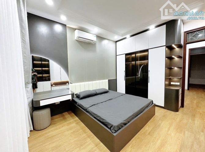 Bán nhà kế Giải Phóng-Vài bước oto tránh,5 phòng rộng thoáng-46m-9 tỷ 5