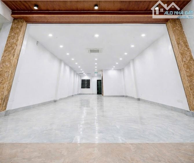 MẶT PHỐ LA THÀNH 9 TẦNG XÂY MỚI 2 MẶT TIỀN TRƯỚC SAU – VỊ TRÍ ĐẸP VỈA HÈ RỘNG