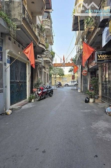 Bán nhà kế Giải Phóng-Vài bước oto tránh,5 phòng rộng thoáng-46m-9 tỷ 5