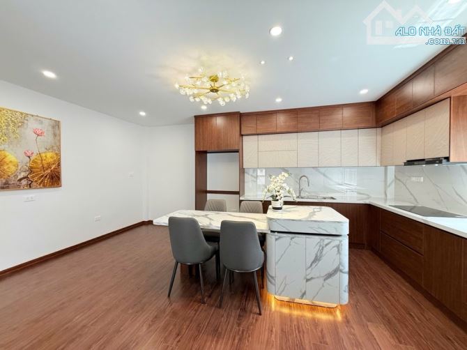 bán nhà giải phóng lô góc 75m2, thang máy, vài bước ra phố, sổ vuông a4 – 19,6 tỷ