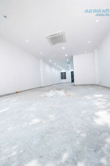 MẶT PHỐ LA THÀNH 9 TẦNG XÂY MỚI 2 MẶT TIỀN TRƯỚC SAU – VỊ TRÍ ĐẸP VỈA HÈ RỘNG