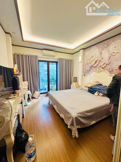 Phân Lô đẹp-Ô Tô ngủ trong nhà -Thịnh Hào-Tôn Đức Thắng-Dt:40m2/6 tầng*16,x tỷ - 4