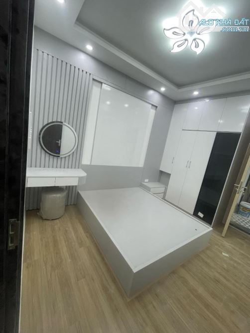 BÁN CĂN HỘ ĐỀN LỪ 54m TẦNG TRUNG ĐỦ ĐỒ SỔ RIÊNG GIÁ 4.3 Ty.