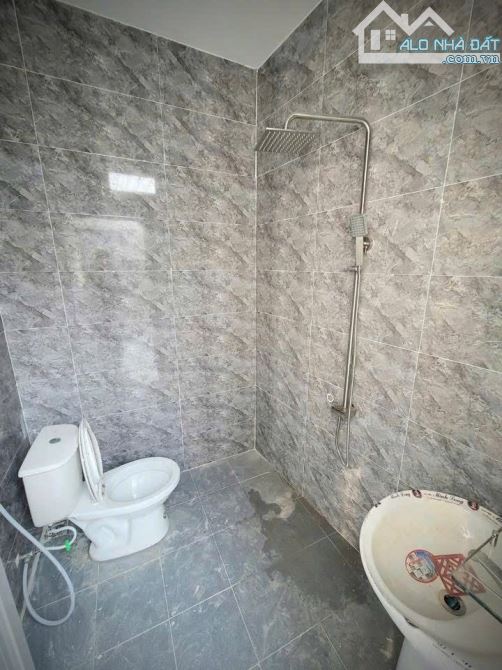 nhà c4 có gác lửng 104m2/1tỷ250 thuộc Phước Lâm-CG sổ hồng - 5