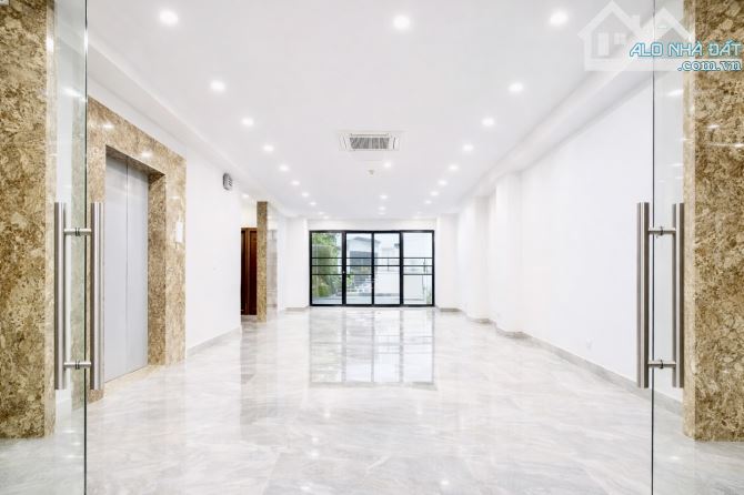 MẶT PHỐ LA THÀNH 9 TẦNG XÂY MỚI 2 MẶT TIỀN TRƯỚC SAU – VỊ TRÍ ĐẸP VỈA HÈ RỘNG