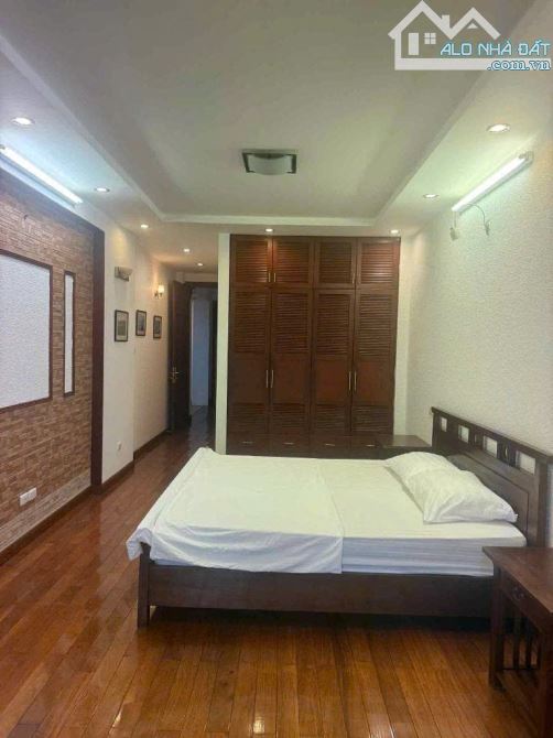 MẶT PHỐ - TRẪN VŨ - BA ĐÌNH - 45M - 5 TẦNG - MẶT TIỀN 3.5 M - GIÁ 44.5 TỶ SỔ ĐỎ CHÍNH