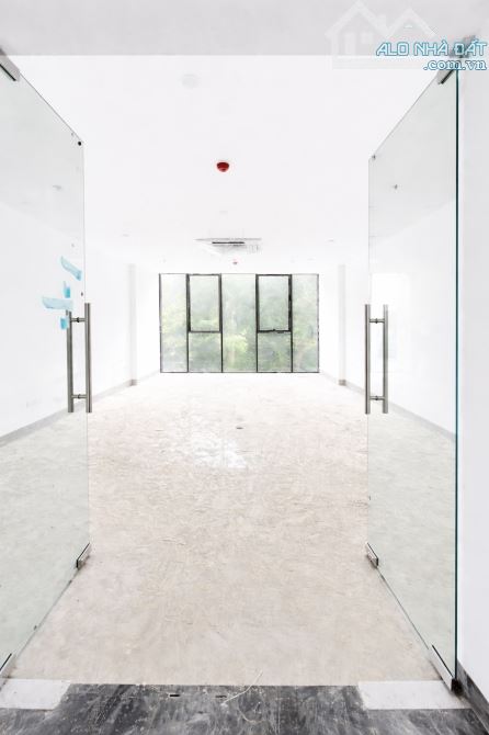 MẶT PHỐ LA THÀNH 9 TẦNG XÂY MỚI 2 MẶT TIỀN TRƯỚC SAU – VỊ TRÍ ĐẸP VỈA HÈ RỘNG