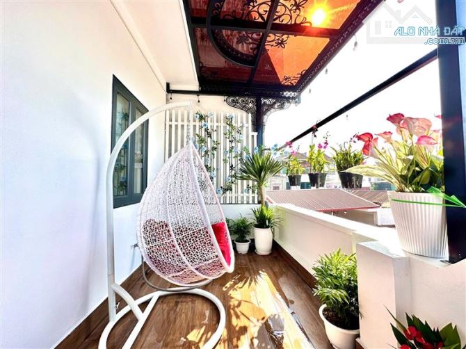 SIÊU PHẨM CHÙA BỘC - DT 58M - 7 TẦNG - MẶT TIỀN 5,5 M - 7 TẦNG - THANG MÁY FULL NỘI THẤT