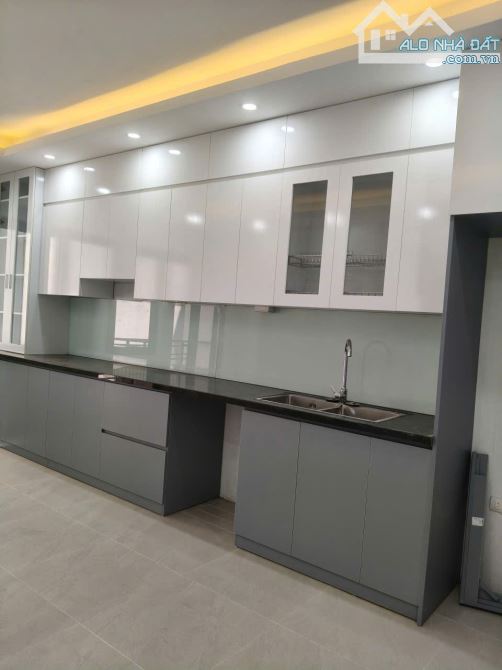 Bán nhà riêng ngõ Xuân Thủy, 37m2, 7 tầng thang máy, gần phố, nhỉnh 12 tỷ