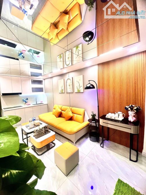 Ngay Trường Chu Văn An - HOÀNG HOA THÁM -BA ĐÌNH-THANG MÁY-Gần Phố,ÔTô-36Mx5T Giá 9 Tỷ Hơn