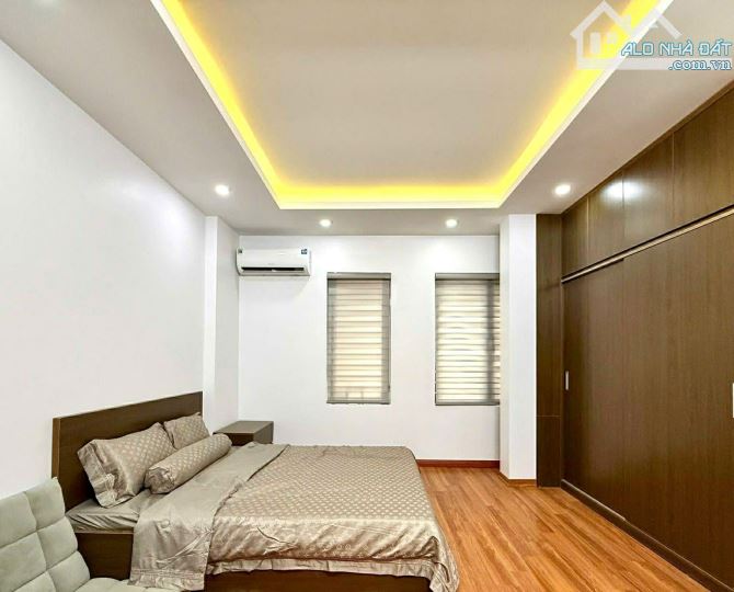 Bán nhà đẹp Pháo Đài Láng Đống Đa 32m 5T MT rộng 9,5 tỷ. - 1