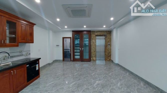 BÁN NHÀ HỒ TÙNG MẬU – 5M RA MẶT PHỐ – LÔ GÓC – Ô TÔ VÀO NHÀ – THANG MÁY – CHỈ 18 TỶ