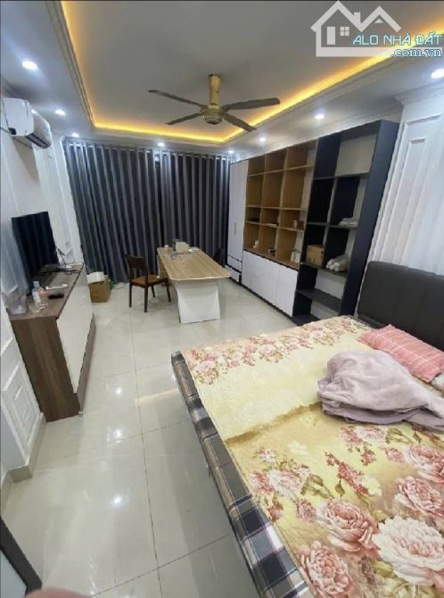 Bán nhà Lạc Long Quân 100m2 nhà đẹp mặt tiền rộng sổ nở hậu 20 tỷ