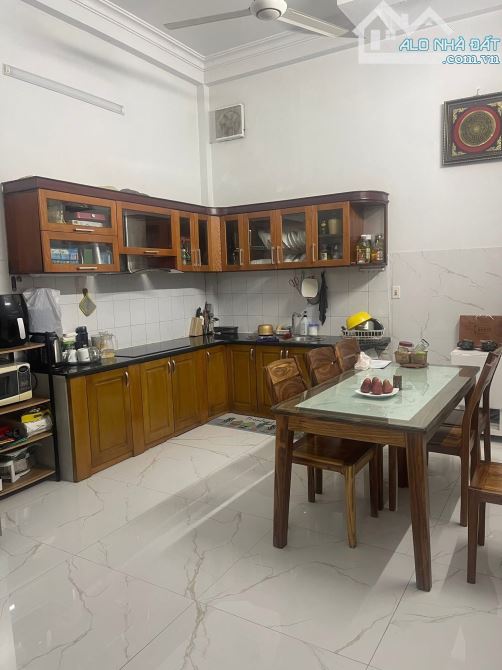 NHÀ PHỐ TRẦN THÁI TÔNG DÂN XÂY ,SÁNG THOÁNG, GẦN PHỐ. DT60Mx3T, GIÁ 19.9 TỶ