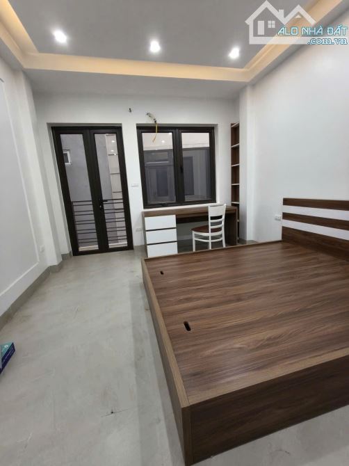 Bán nhà riêng ngõ Xuân Thủy, 37m2, 7 tầng thang máy, gần phố, nhỉnh 12 tỷ