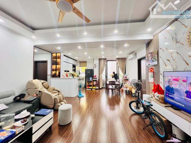 Siêu hiếm chung cư Tân Mai, Đền Lừ, 122m2 CĂN GÓC 3 MẶT THOÁNG – Giá 8.25 tỷ.