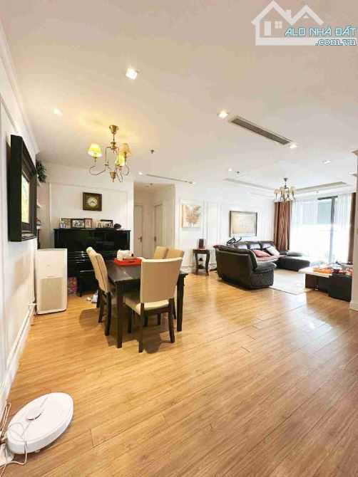 Tôi chính chủ bán căn hộ cao cấp Vinhomes times city Toà T2, tầng 7, view đẹp!