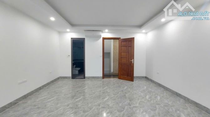 BÁN NHÀ HỒ TÙNG MẬU – 5M RA MẶT PHỐ – LÔ GÓC – Ô TÔ VÀO NHÀ – THANG MÁY – CHỈ 18 TỶ