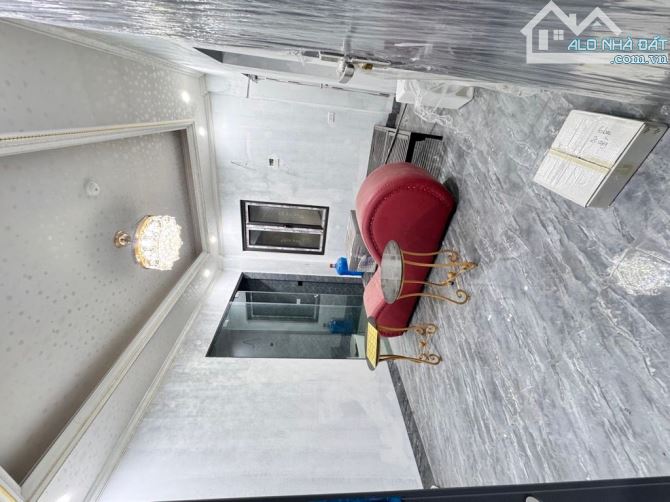 BÁN TÒA NHÀ PHỐ KHÂM THIÊN: 8 tầng thang máy - 131m2- 41 tỷ 500