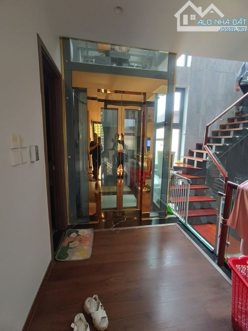 Biệt thự villa 415m² Vĩnh Hoàng – Vĩnh Hưng, có bể bơi, giá tốt cho nhà đầu tư.