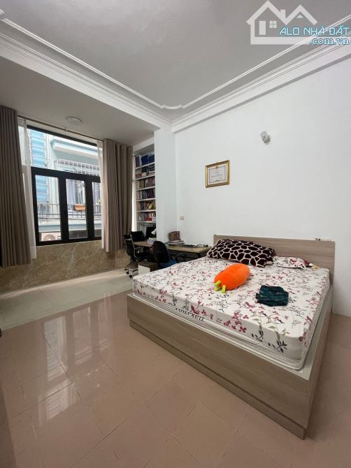 NHÀ PHỐ TRẦN THÁI TÔNG DÂN XÂY ,SÁNG THOÁNG, GẦN PHỐ. DT60Mx3T, GIÁ 19.9 TỶ