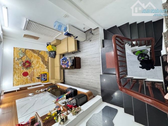 CHỈ VÀI BƯỚC CHÂN RA PHỐ _NGÕ RỘNG THOÁNG SÁNG MÀ CHỈ CÓ VÀI TỶ