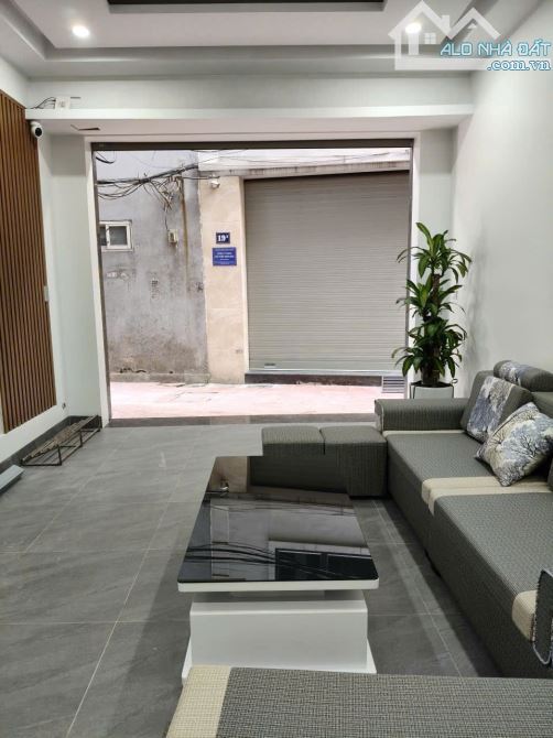 Bán nhà riêng ngõ Xuân Thủy, 37m2, 7 tầng thang máy, gần phố, nhỉnh 12 tỷ