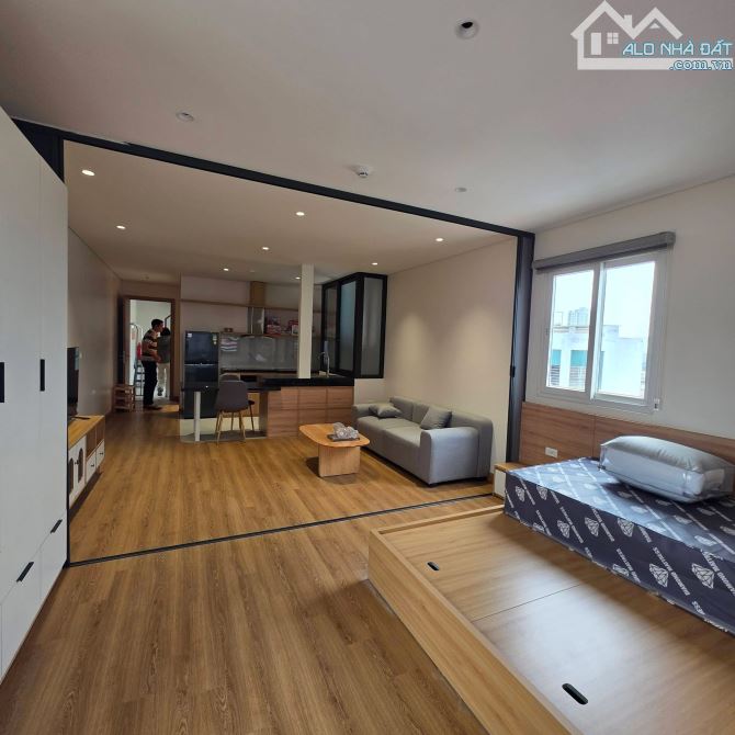 Bán tòa Apartment phố Linh Lang , gara 2 ô tô . 9 tầng thang máy . Dt 68m. Giá 40,8 tỷ