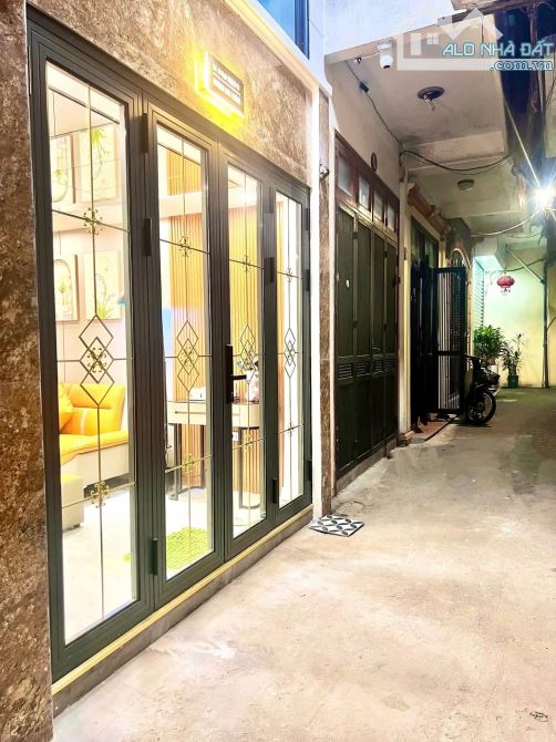 Ngay Trường Chu Văn An - HOÀNG HOA THÁM -BA ĐÌNH-THANG MÁY-Gần Phố,ÔTô-36Mx5T Giá 9 Tỷ Hơn