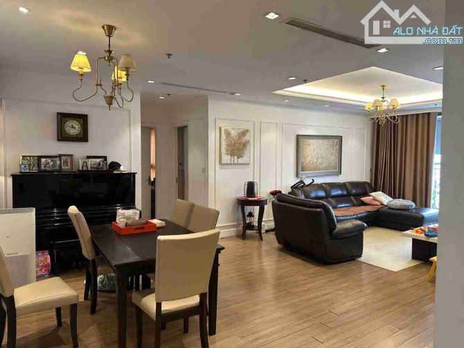 Tôi chính chủ bán căn hộ cao cấp Vinhomes times city Toà T2, tầng 7, view đẹp!