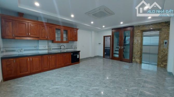 BÁN NHÀ HỒ TÙNG MẬU – 5M RA MẶT PHỐ – LÔ GÓC – Ô TÔ VÀO NHÀ – THANG MÁY – CHỈ 18 TỶ