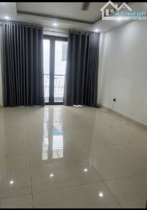 Bán nhà Lạc Long Quân 100m2 nhà đẹp mặt tiền rộng sổ nở hậu 20 tỷ