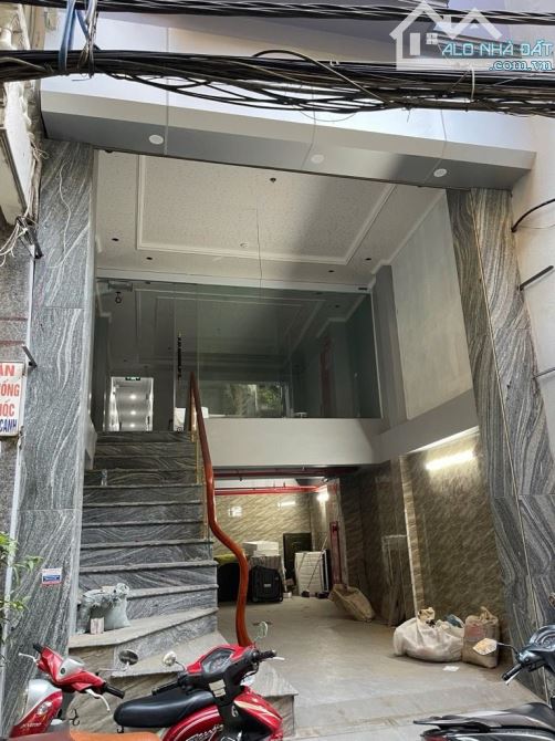 BÁN TÒA NHÀ PHỐ KHÂM THIÊN: 8 tầng thang máy - 131m2- 41 tỷ 500