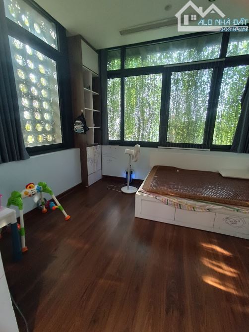 Biệt thự villa 415m² Vĩnh Hoàng – Vĩnh Hưng, có bể bơi, giá tốt cho nhà đầu tư.