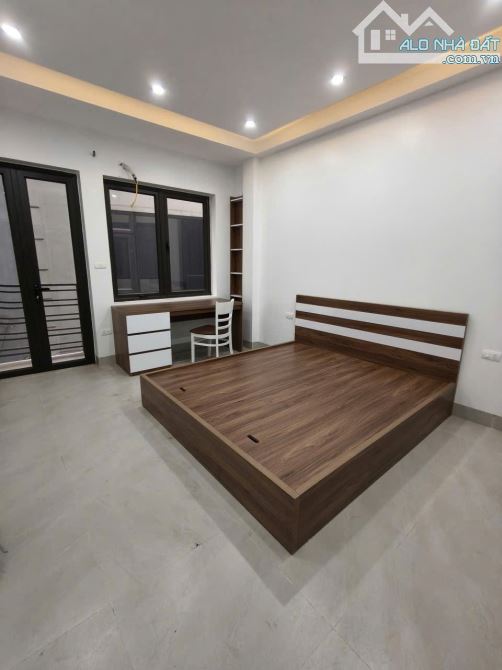 Bán nhà riêng ngõ Xuân Thủy, 37m2, 7 tầng thang máy, gần phố, nhỉnh 12 tỷ