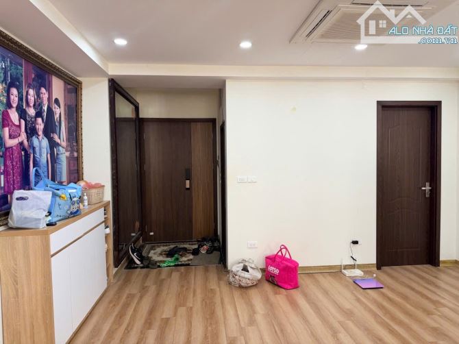 Siêu hiếm bán căn chung cư Smile building Nguyễn Cảnh Dị, 86m2 gồm 3 ngủ, 2 vs, giá 6.8 t.