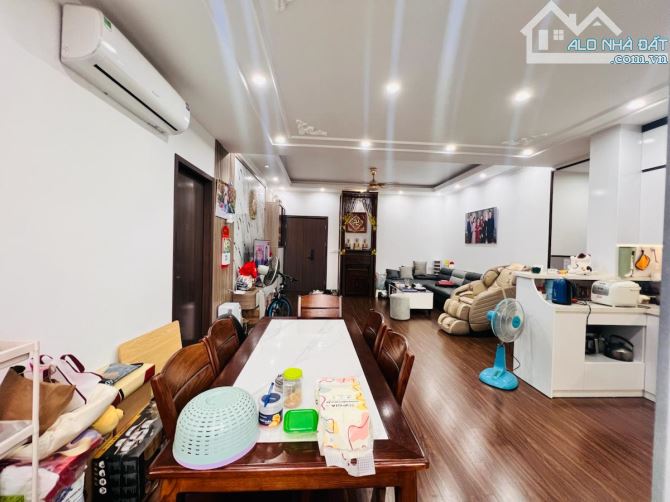 Siêu hiếm chung cư Tân Mai, Đền Lừ, 122m2 CĂN GÓC 3 MẶT THOÁNG – Giá 8.25 tỷ.