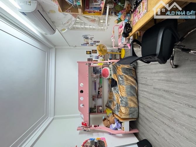 CHỈ VÀI BƯỚC CHÂN RA PHỐ _NGÕ RỘNG THOÁNG SÁNG MÀ CHỈ CÓ VÀI TỶ