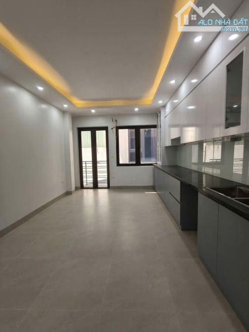 Bán nhà riêng ngõ Xuân Thủy, 37m2, 7 tầng thang máy, gần phố, nhỉnh 12 tỷ