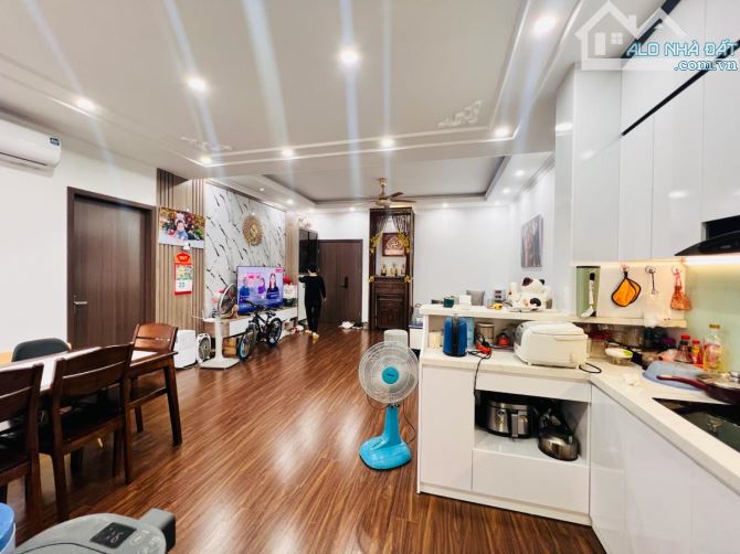 Siêu hiếm chung cư Tân Mai, Đền Lừ, 122m2 CĂN GÓC 3 MẶT THOÁNG – Giá 8.25 tỷ.