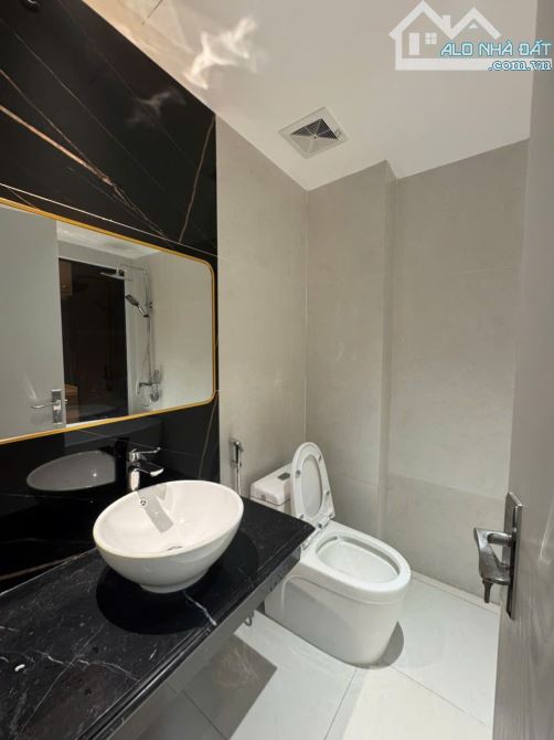 Nhà Hoàng Liệt-45m2 x5T,ngõ oto tránh,xây mới,thang máy, nhỉnh 13 tỷ