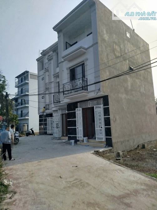 Bán gấp 40m2, 4 tầng  3,25 tỷ Chương Mỹ , hiếm , xe con đậu cửa