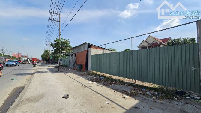 Bán đất 14.8x37.3m, mặt tiền đường ĐT.743 p.An Phú gần VSIP1
