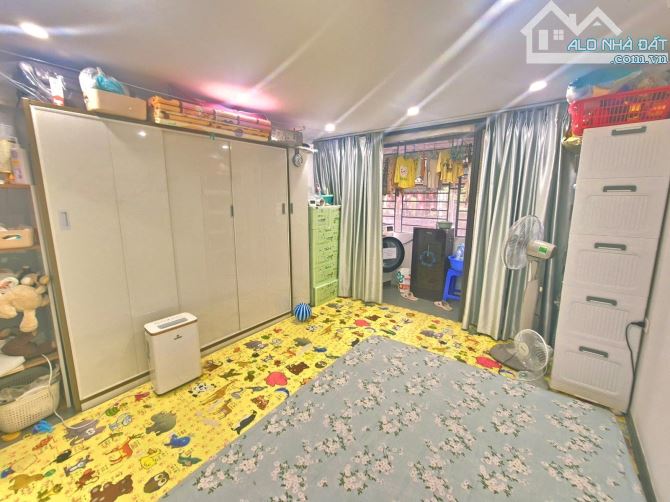 Bán Tập Thể Hoàng Quốc Việt -50M-giá chỉ 3,95 tỷ- sổ đỏ chính chủ