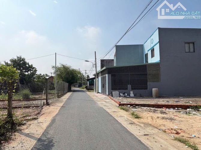 Cần bán 300m2 đất ngay trung tâm hành chính xã, cạnh bên KCN giá 780tr bao chi phí - 1