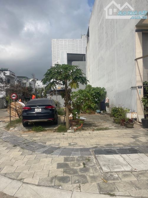 💥💥BÁN LÔ GÓC 2 MT PHÙNG HƯNG - VỊ TRÍ GẦN BIỂN - giá 16,x tỷ - 2