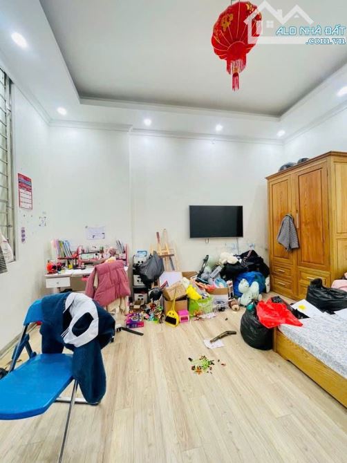 Bán nhà ngã tư Văn Cao - Đội cấn, Hơn 18 tỷ, 46m, ô tô tránh, kinh doanh để